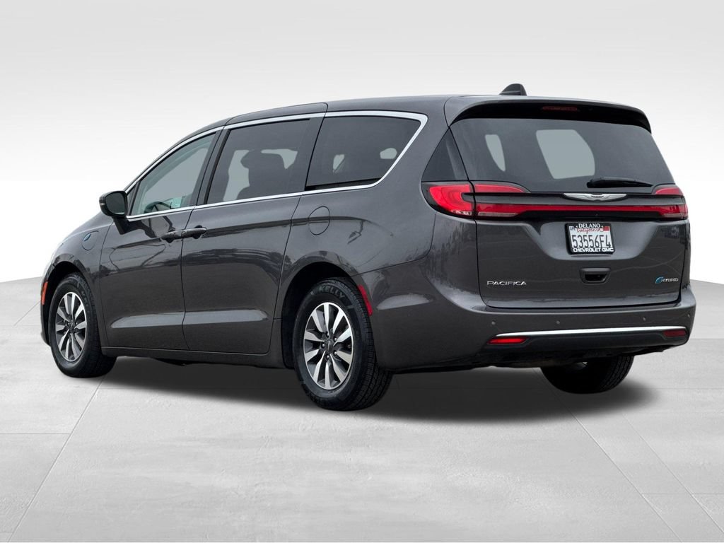 Used 2023 Chrysler Pacifica Touring-L FWD image 3