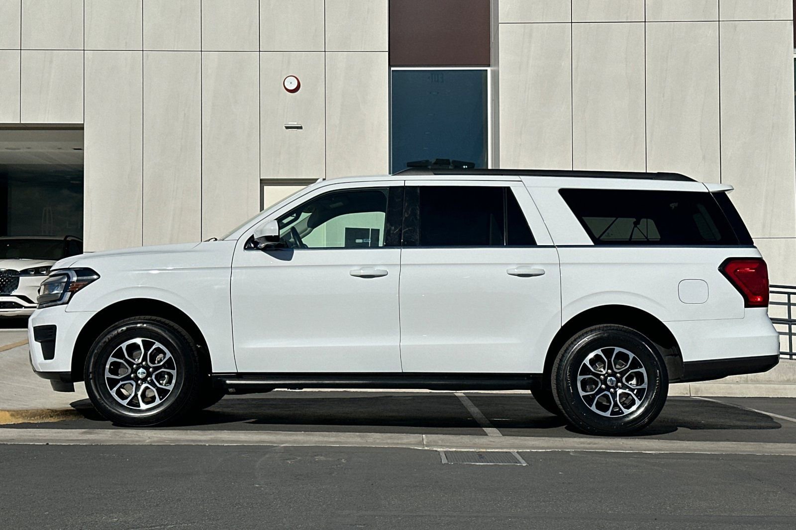 Certified 2024 Ford Expedition Max XLT image 6