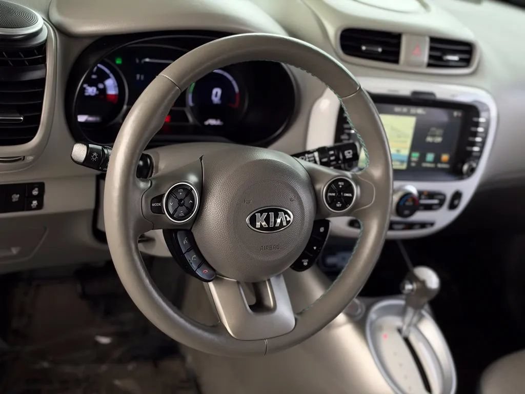 Used 2016 Kia Soul EV FWD image 20