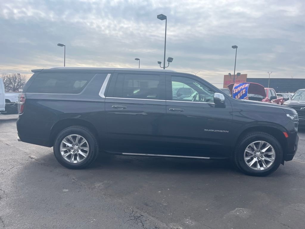 Used 2023 Chevrolet Suburban Premier image 6
