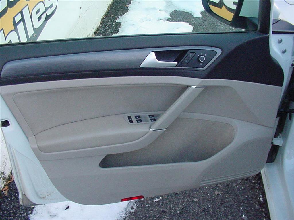 Used 2019 Volkswagen Golf S image 10