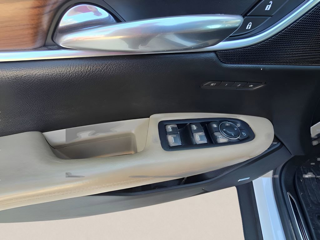 Used 2017 Cadillac XT5 Platinum w/ Driver Assist Package image 37