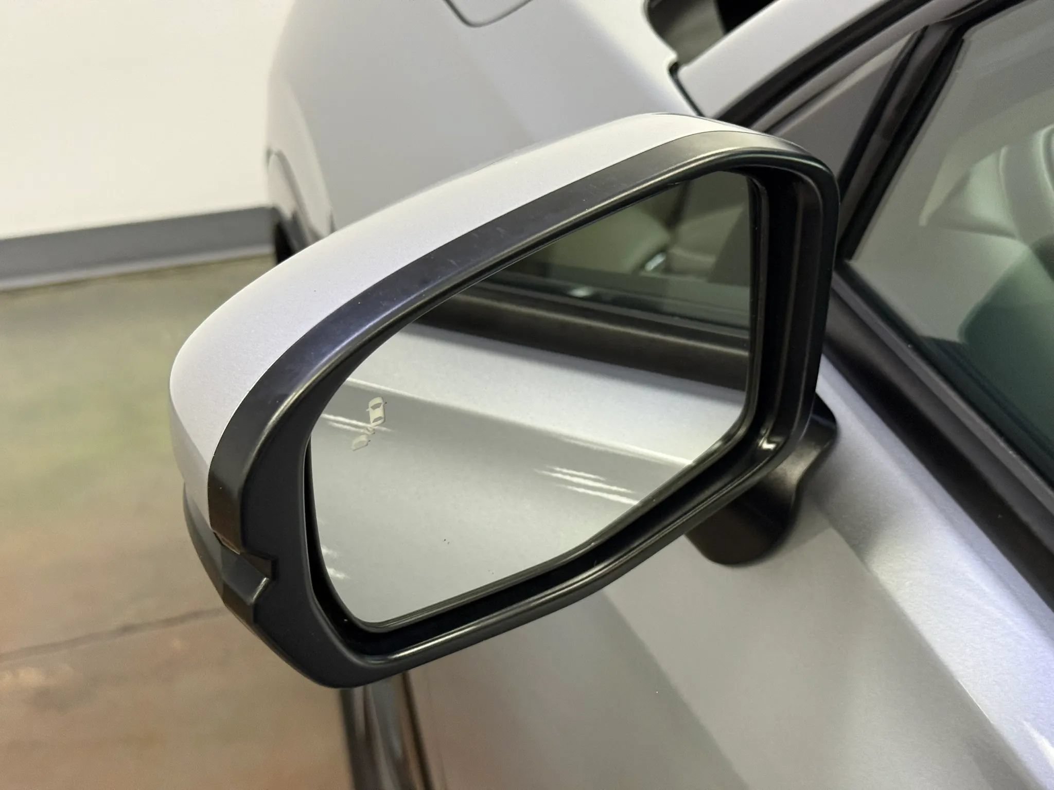 Used 2025 Honda HR-V EX-L image 8