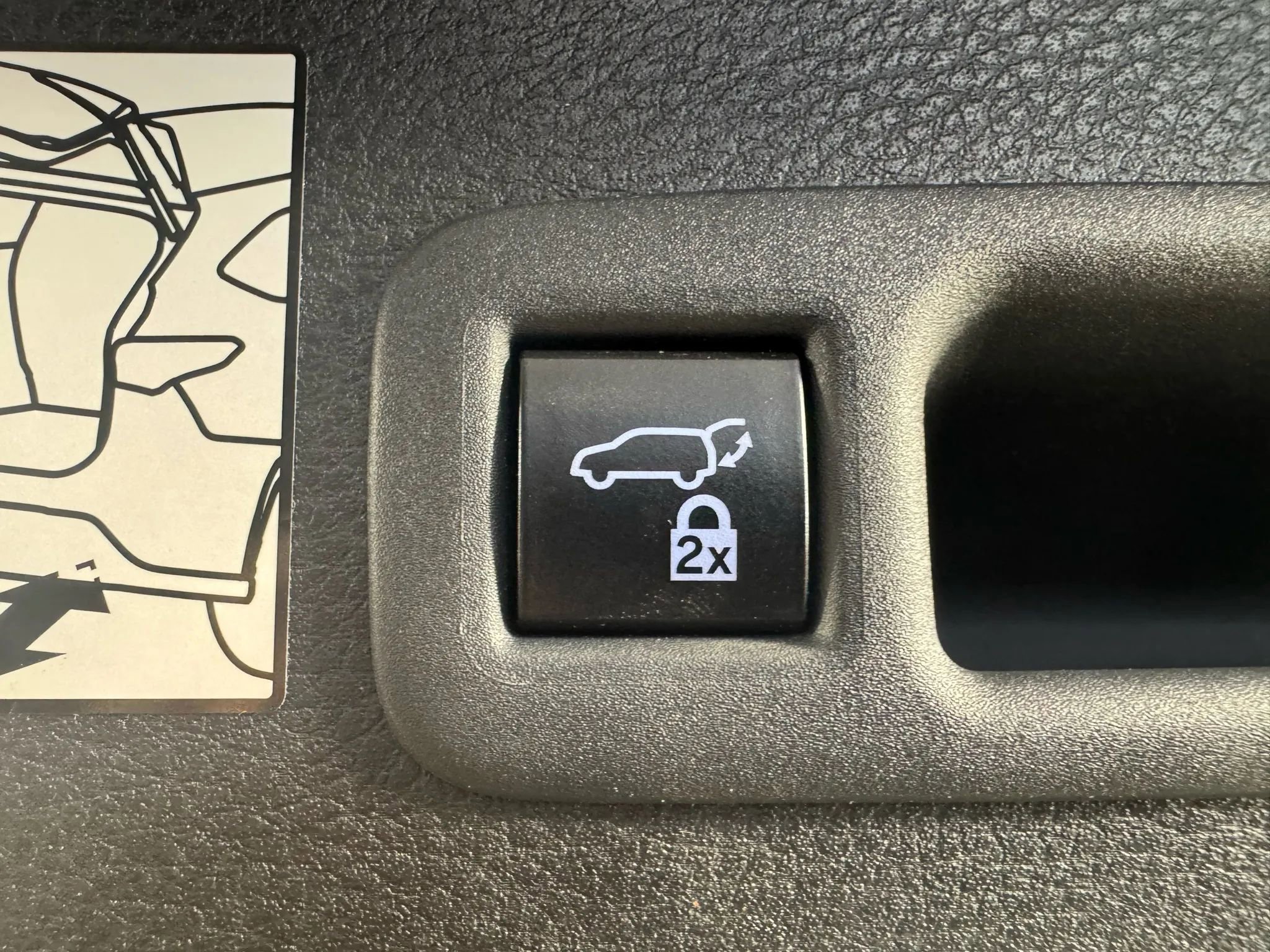 Used 2024 Toyota Sienna Platinum image 30