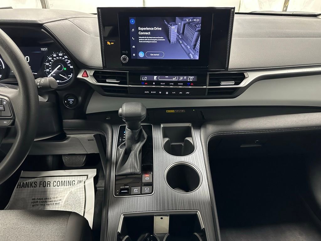 Used 2025 Toyota Sienna LE FWD image 25