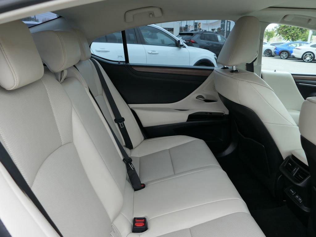 Used 2024 Lexus ES 300h w/ Premium Package FWD image 24