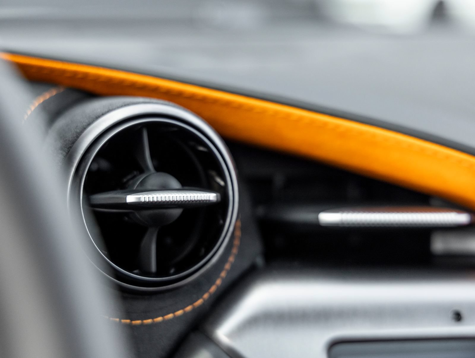 Used 2026 McLaren 750S Spider RWD image 30