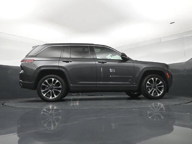 Used 2023 Jeep Grand Cherokee Overland AWD/4WD image 24