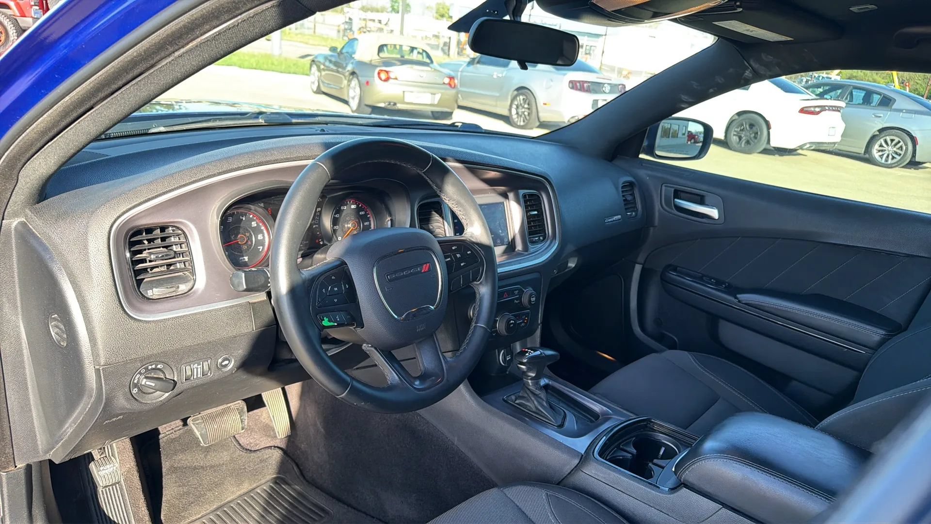 Used 2019 Dodge Charger SXT w/ Blacktop Package RWD image 79