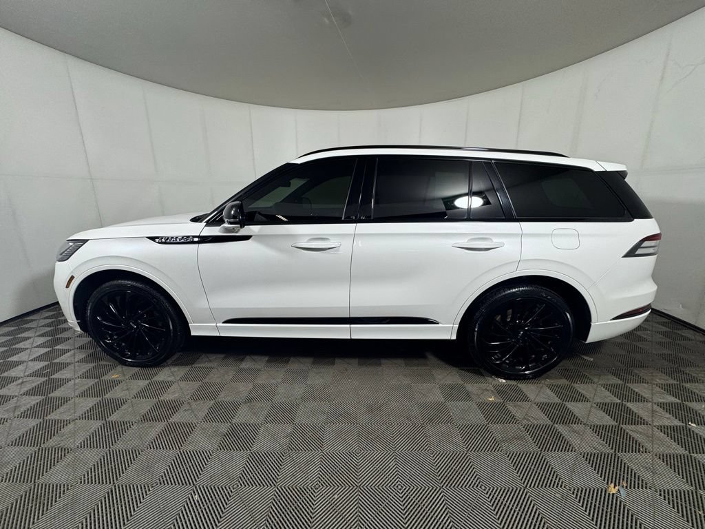 Certified 2025 Lincoln Aviator Reserve w/ Jet Appearance Package AWD/4WD image 2
