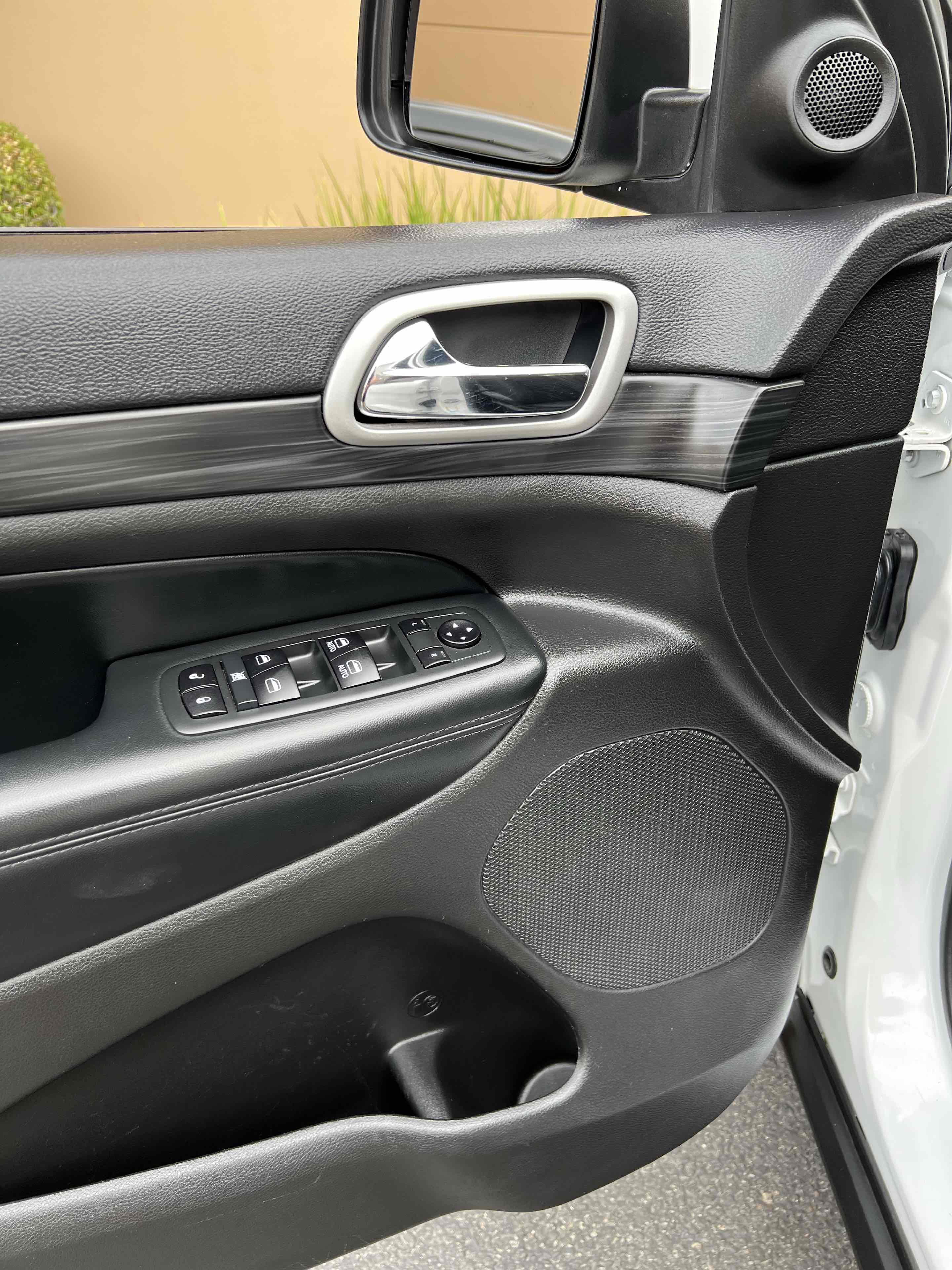 Used 2020 Jeep Grand Cherokee Laredo image 56