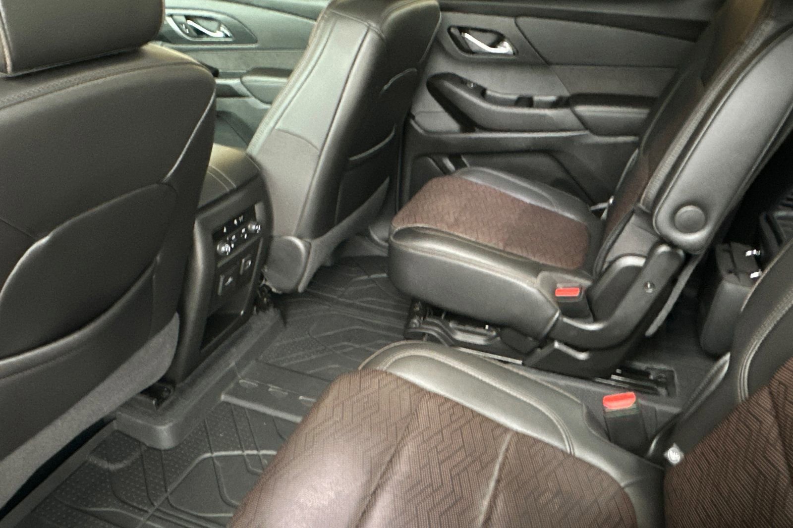 Used 2023 Chevrolet Traverse High Country w/ LPO, Floor Liner Package image 13