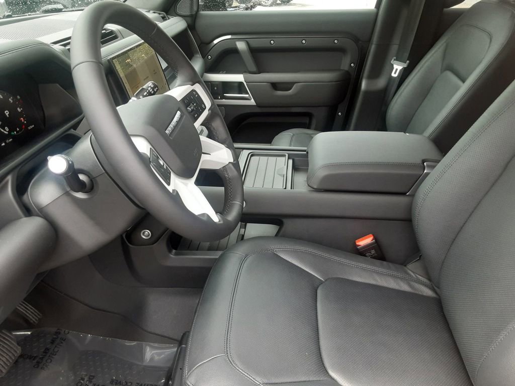 New 2024 Land Rover Defender 110 SE image 6