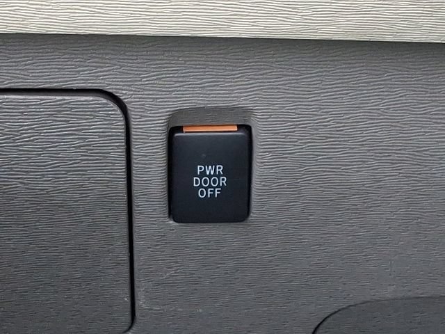 Used 2013 Toyota Sienna LE w/ Towing Pkg FWD image 25