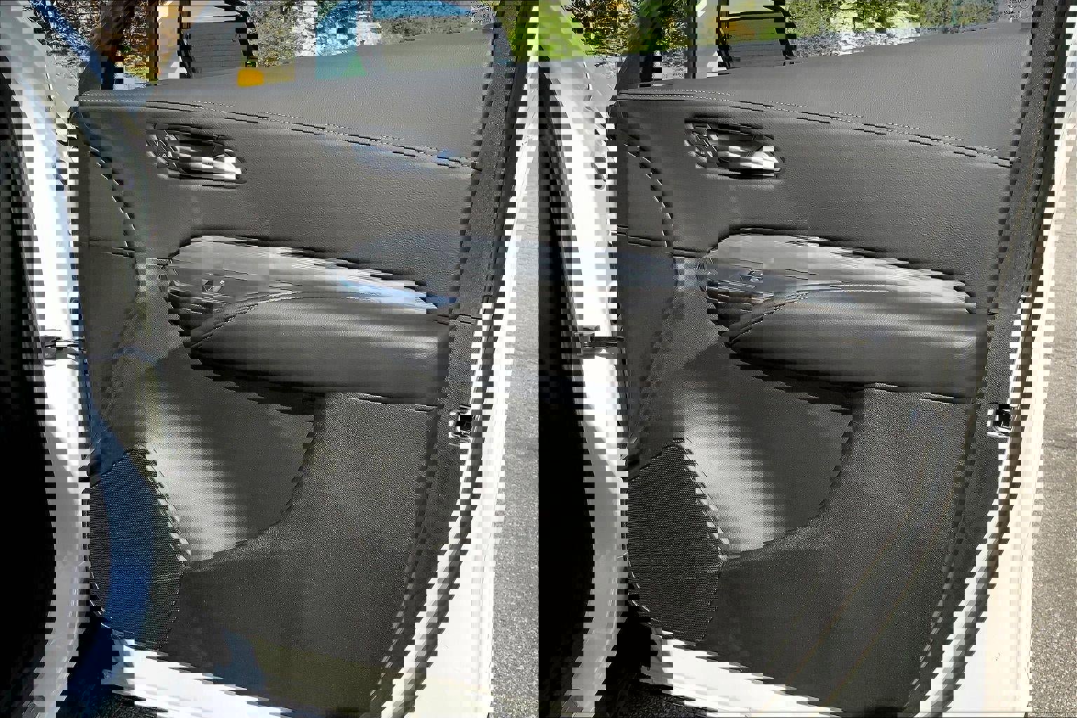 Used 2024 Cadillac XT4 Premium Luxury w/ Technology Package image 26