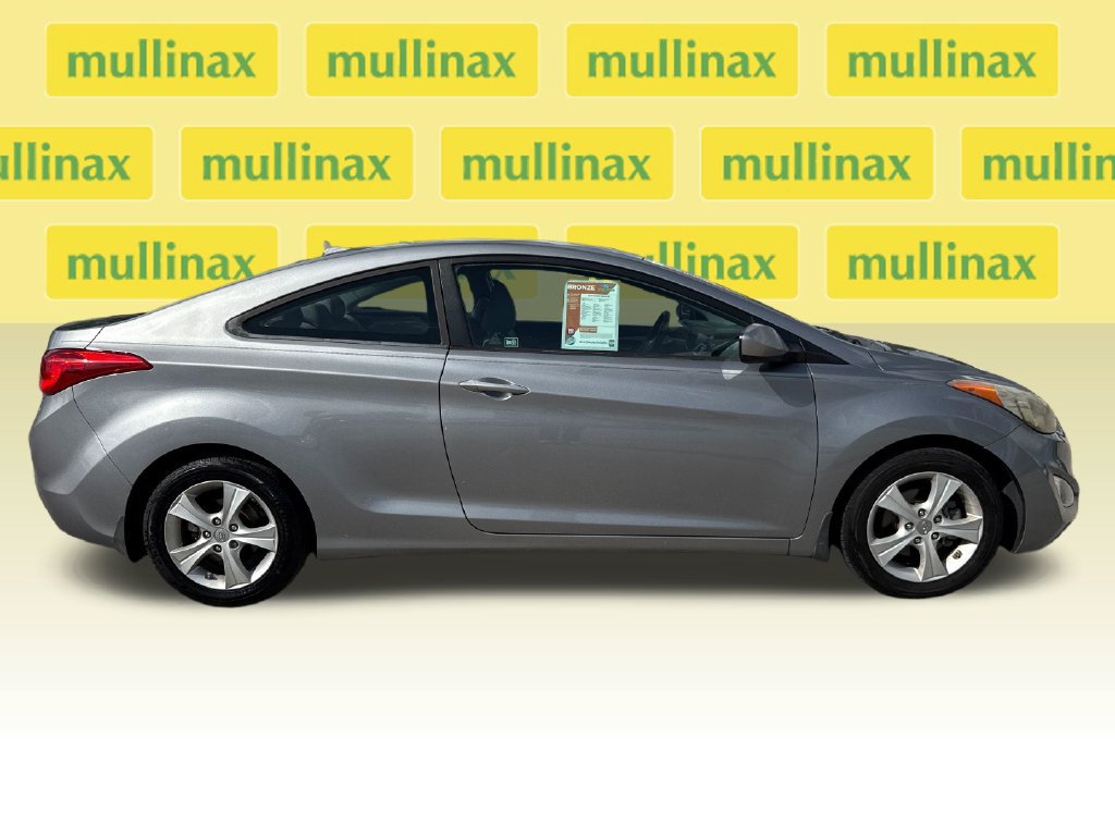 Used 2013 Hyundai Elantra FWD image 2