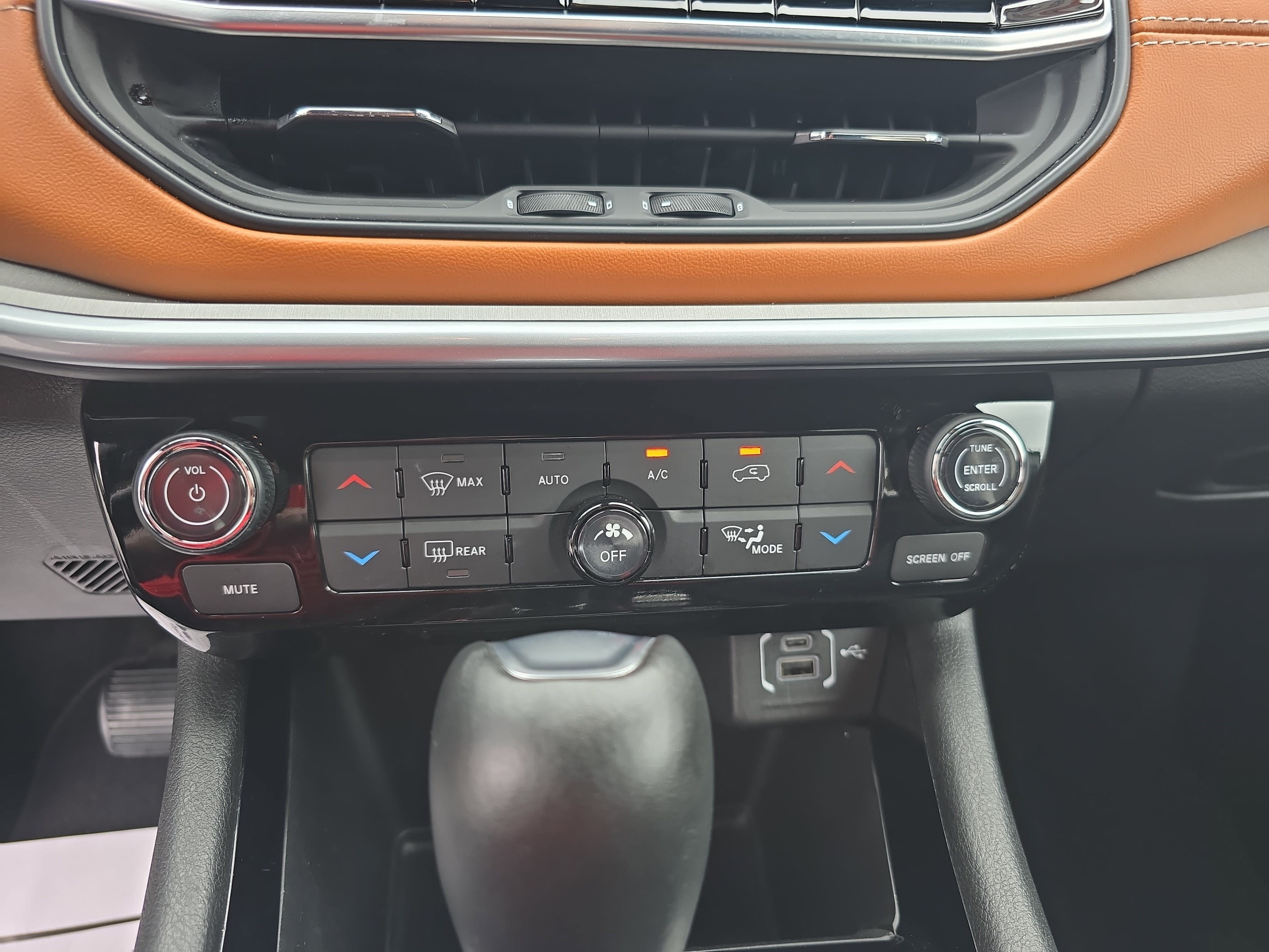 Used 2025 Jeep Compass Limited w/ Sun & Sound Group AWD/4WD image 20