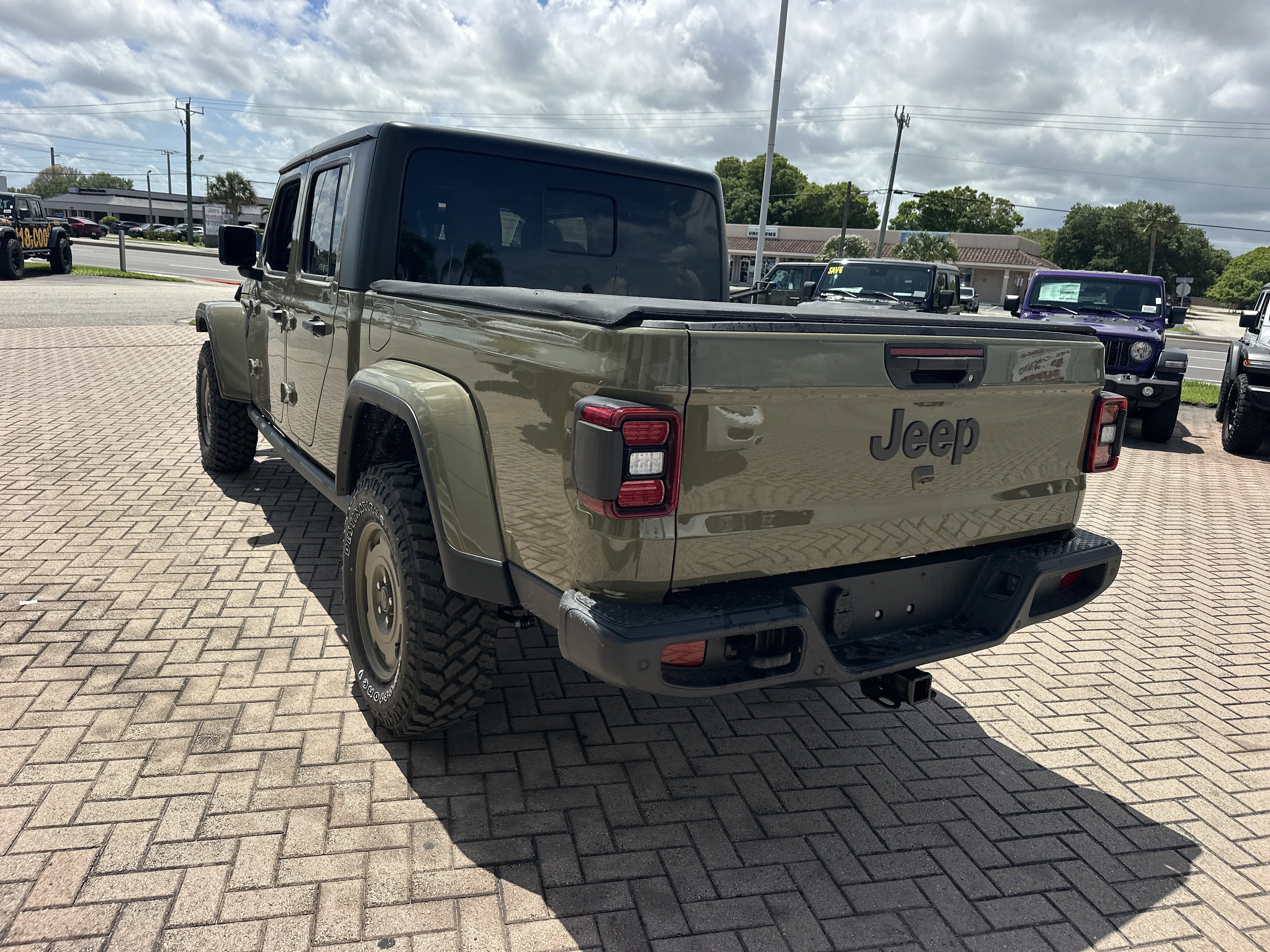 New 2026 Jeep Gladiator Willys AWD/4WD image 8