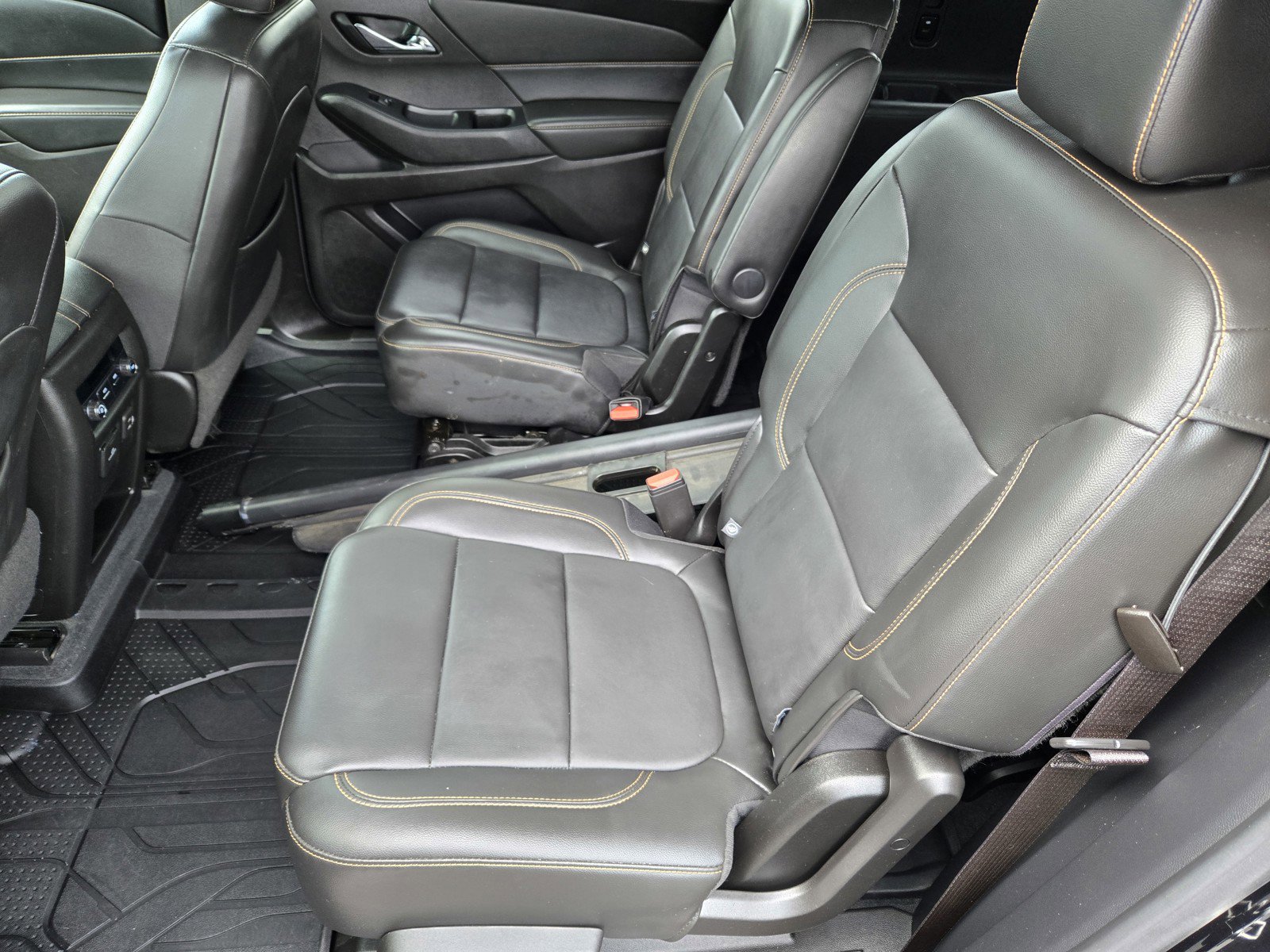 Used 2021 Chevrolet Traverse RS w/ LPO, Floor Liner Package image 10