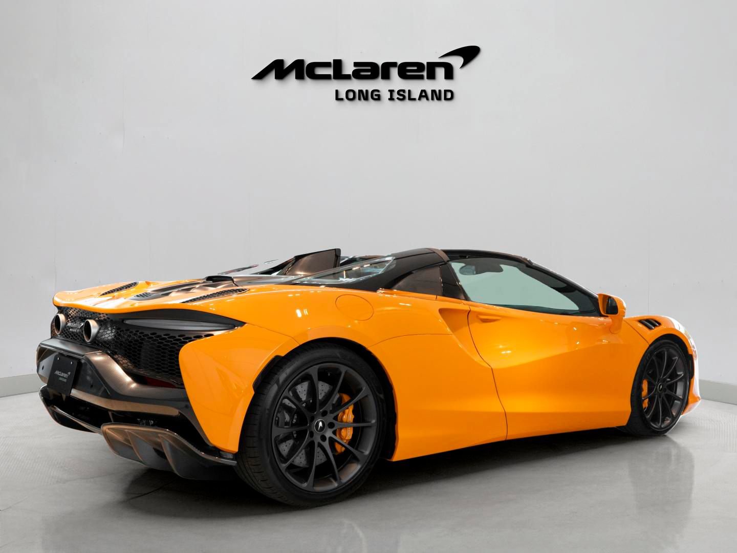 Used 2026 McLaren Artura Spider RWD image 9