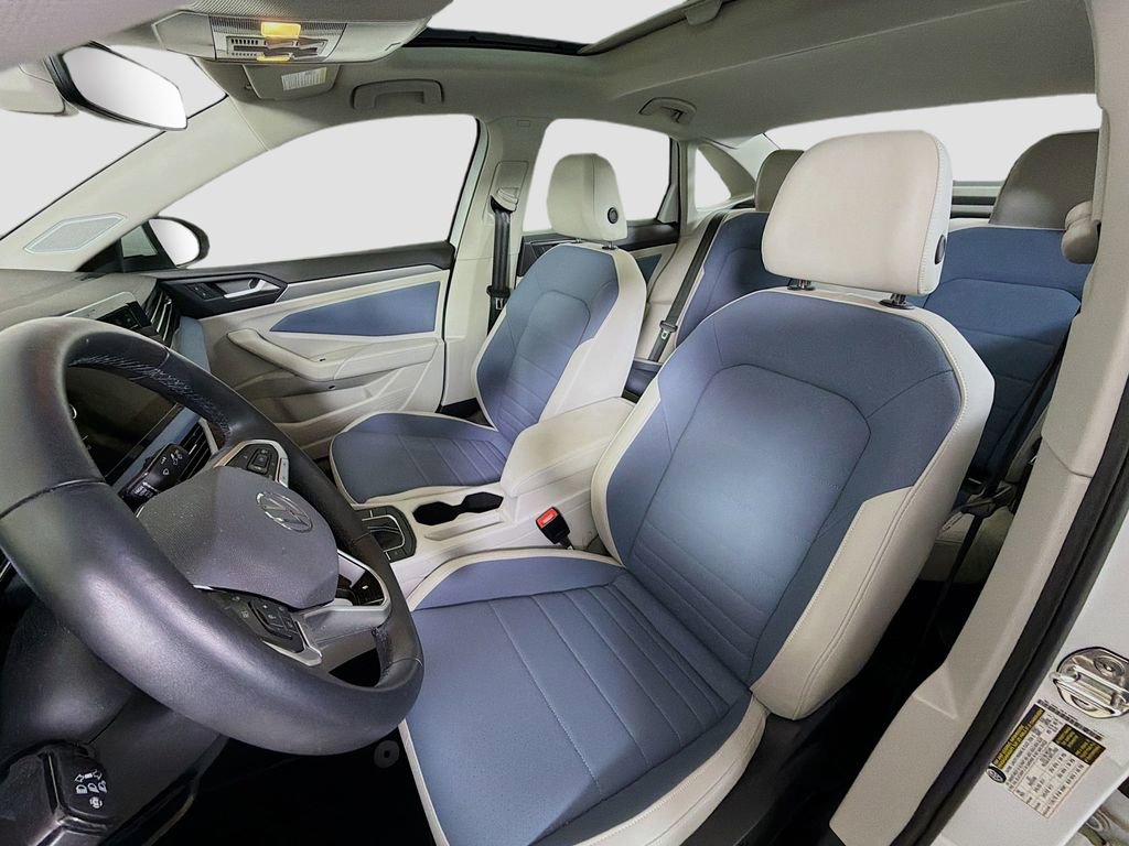 Used 2025 Volkswagen Jetta SE image 11