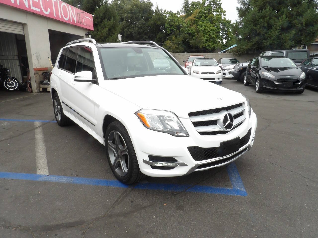 Used 2014 Mercedes-Benz GLK 250 BlueTEC 4MATIC image 2