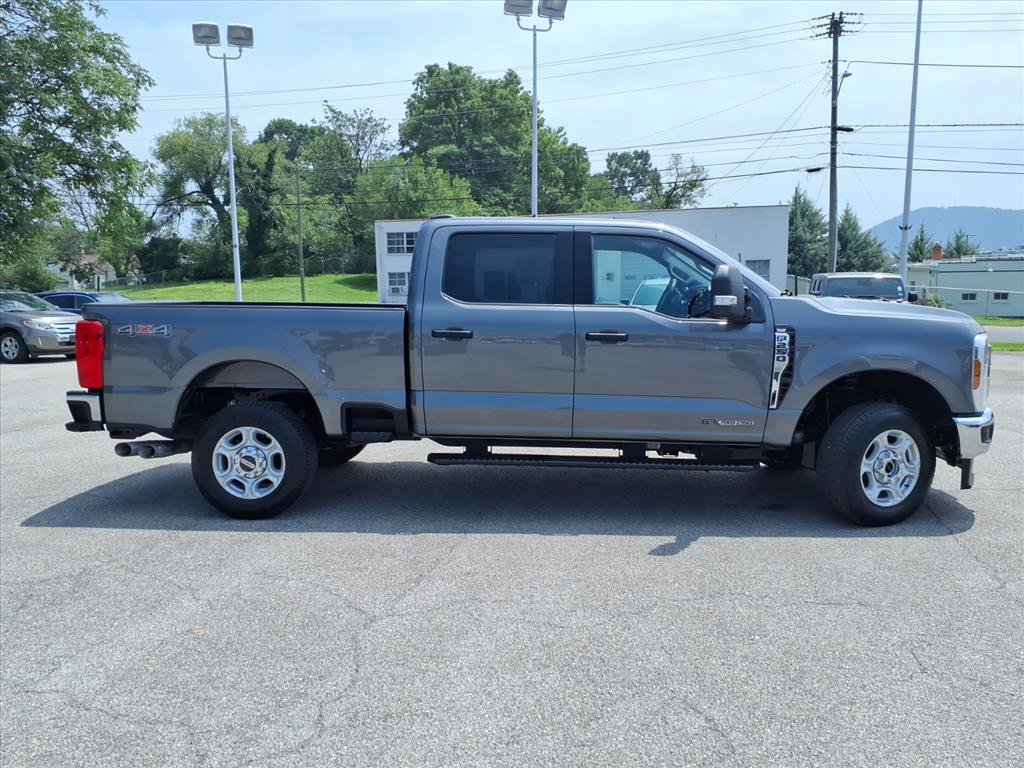 Used 2025 Ford F250 XLT AWD/4WD image 3