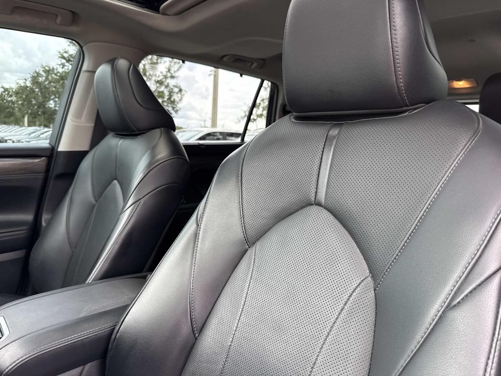 Used 2022 Toyota Highlander Limited FWD image 24