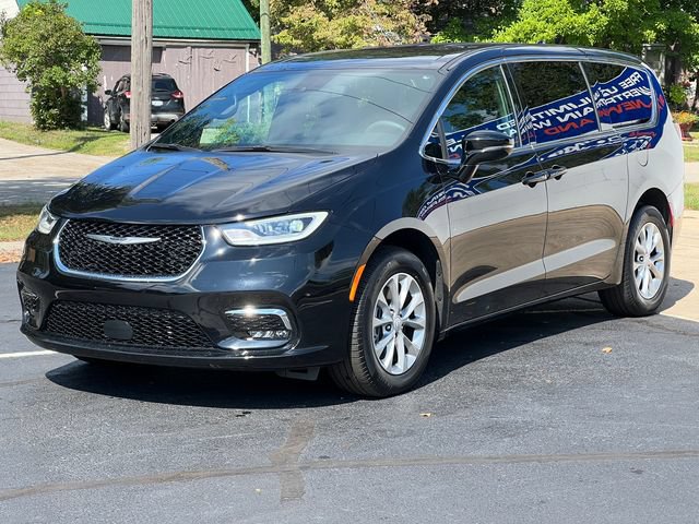 Used 2025 Chrysler Pacifica Select w/ Uconnect Theater Family Group AWD/4WD image 49