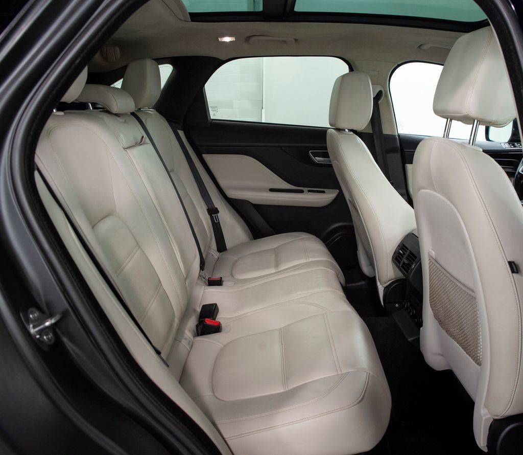 Used 2020 Jaguar F-PACE Prestige image 19