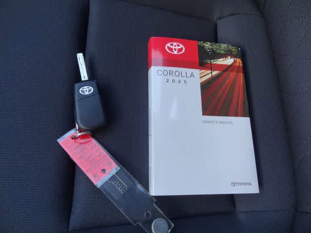 Used 2025 Toyota Corolla LE FWD image 27