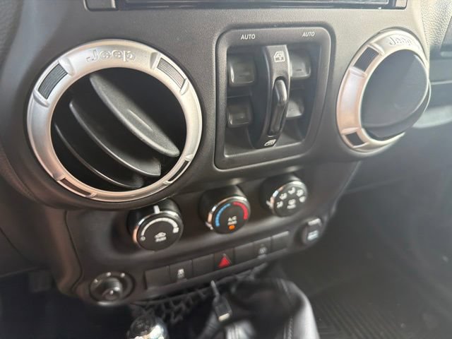 Used 2015 Jeep Wrangler Unlimited Sahara w/ Dual Top Group AWD/4WD image 10