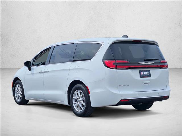Used 2024 Chrysler Pacifica Touring-L FWD image 8