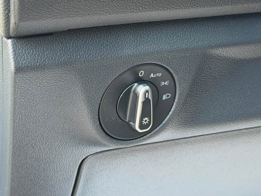 Used 2024 Volkswagen Jetta SE FWD image 13