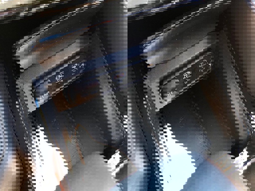 Used 2024 Kia Telluride EX w/ EX Captain's Chair Package image 29