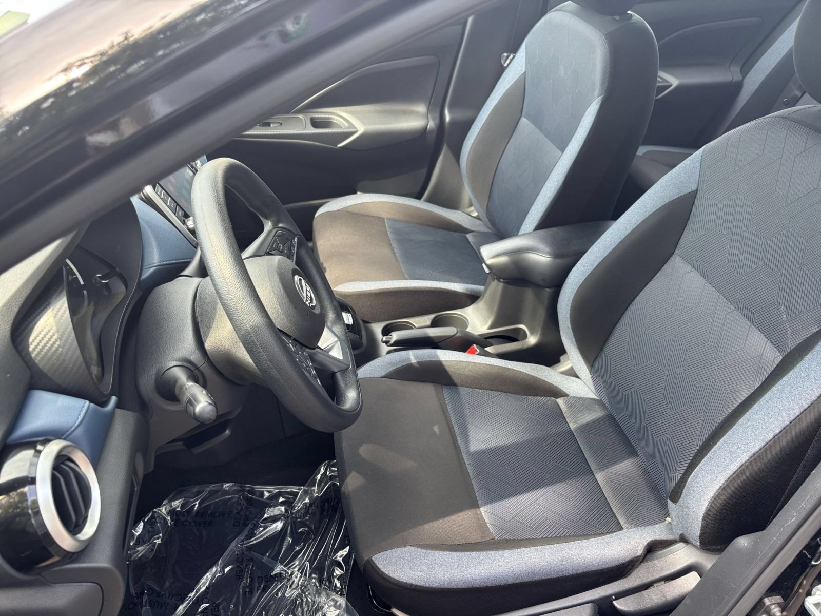 Used 2025 Nissan Versa SV FWD image 35