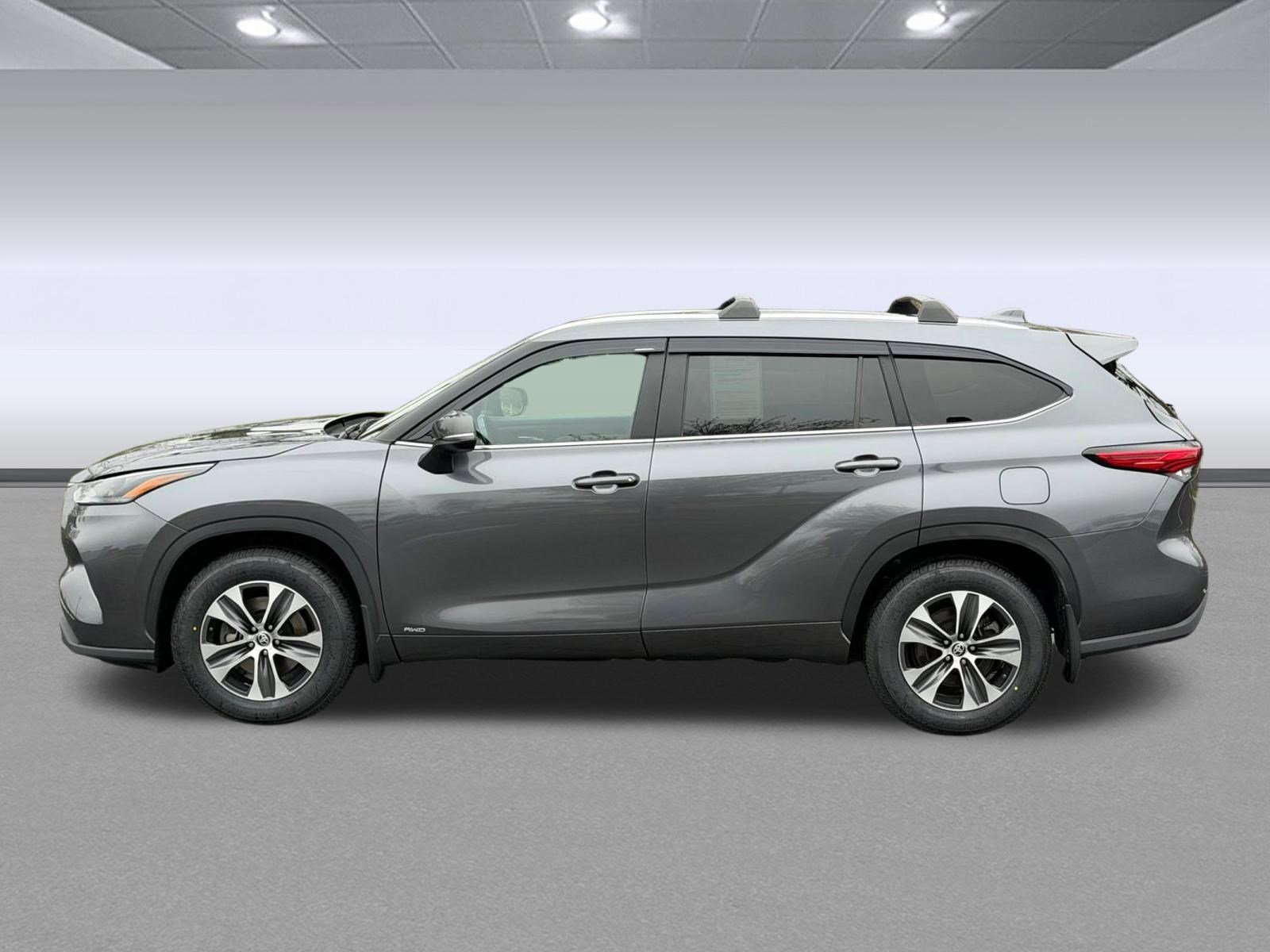 Used 2023 Toyota Highlander XLE video 2