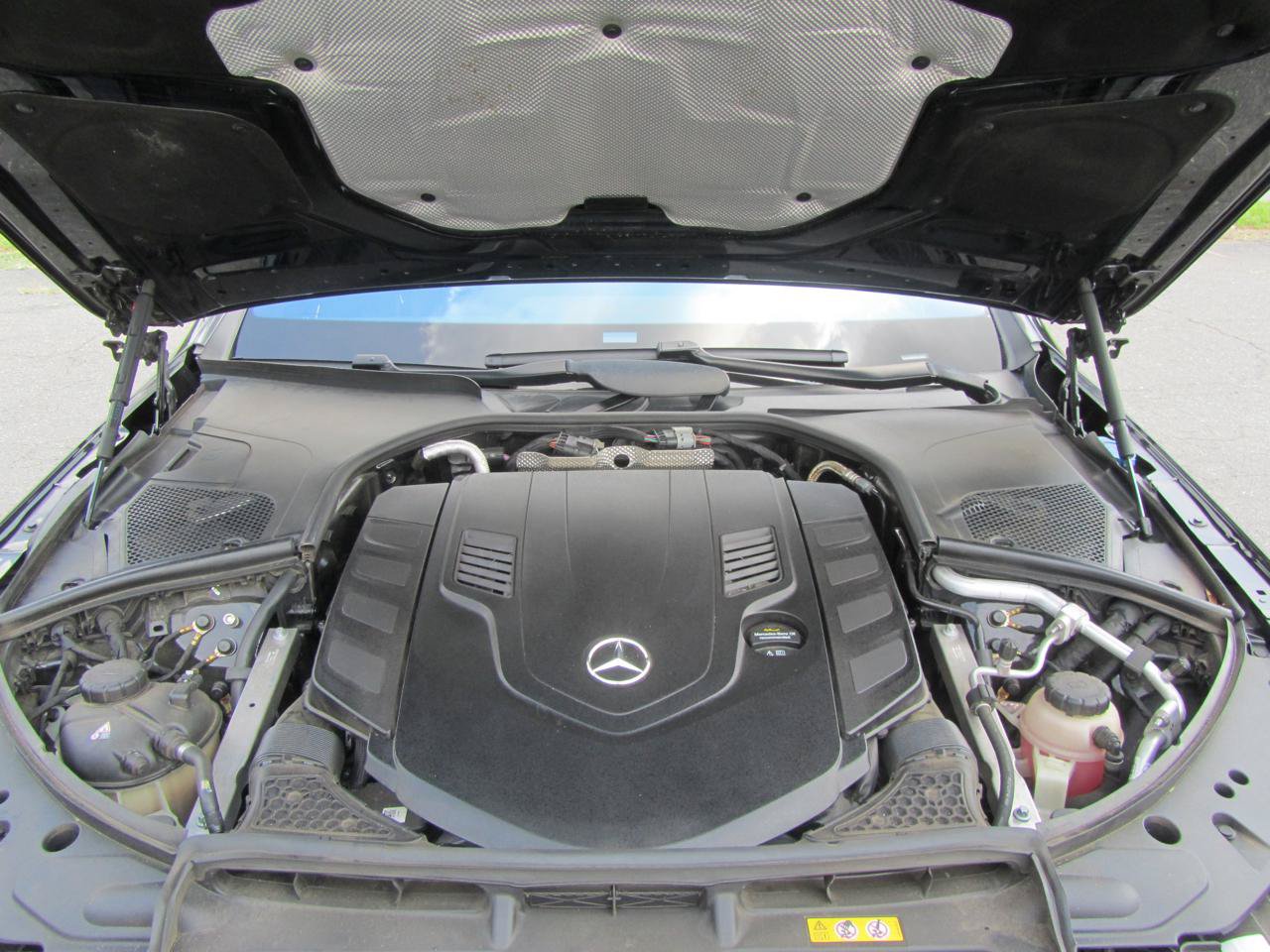 Used 2022 Mercedes-Benz S 580 4MATIC Sedan w/ AMG Line Package image 25