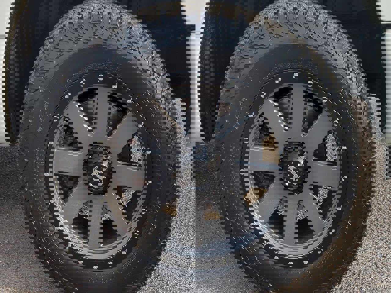 Used 2019 Nissan Titan SL w/ Midnight Edition image 11