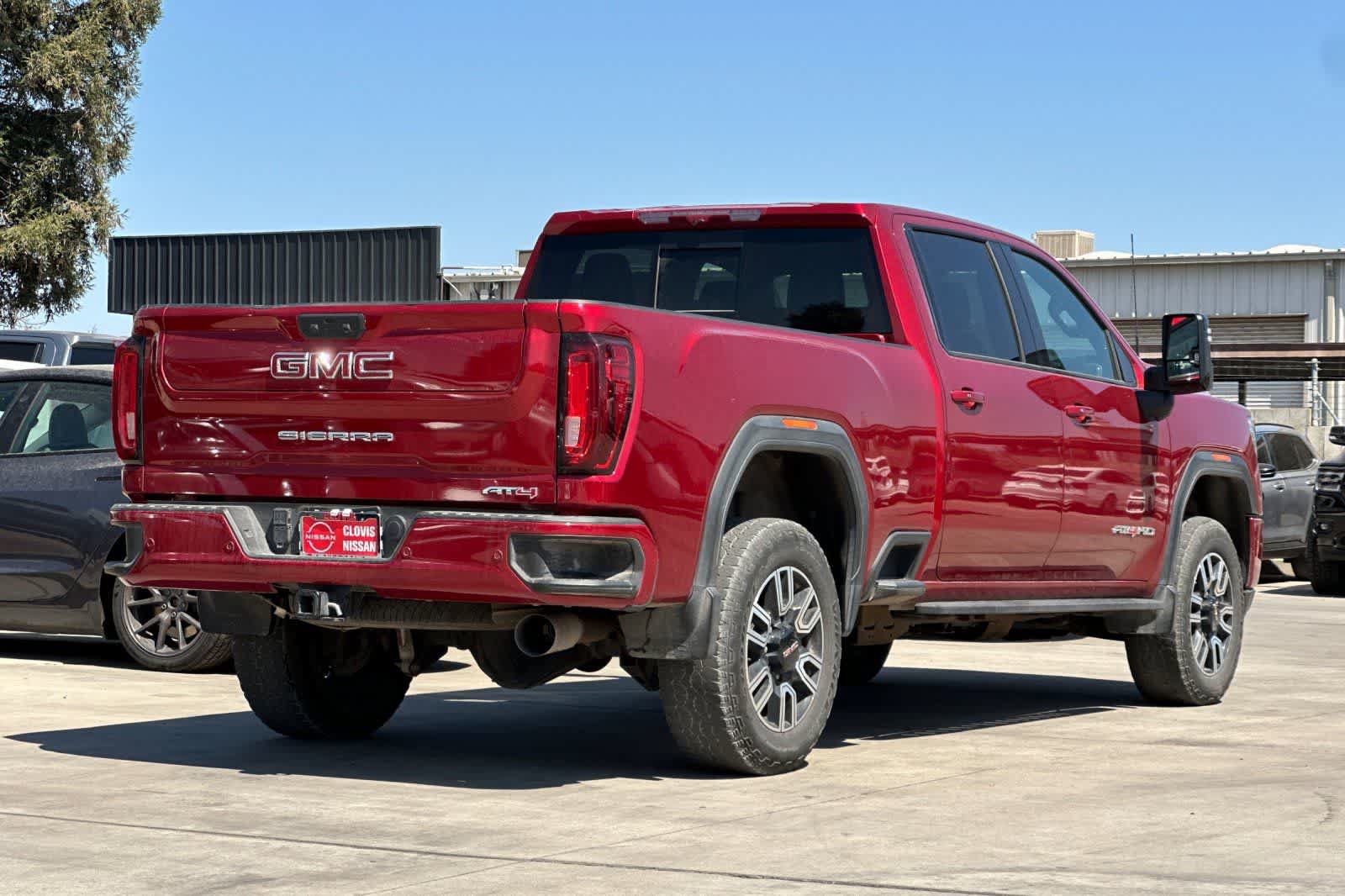 Used 2022 GMC Sierra 2500 AT4 w/ AT4 Premium Plus Package AWD/4WD image 3