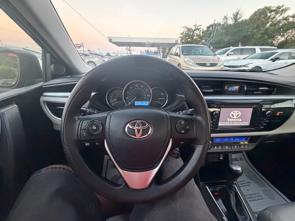 Used 2015 Toyota Corolla LE FWD image 12