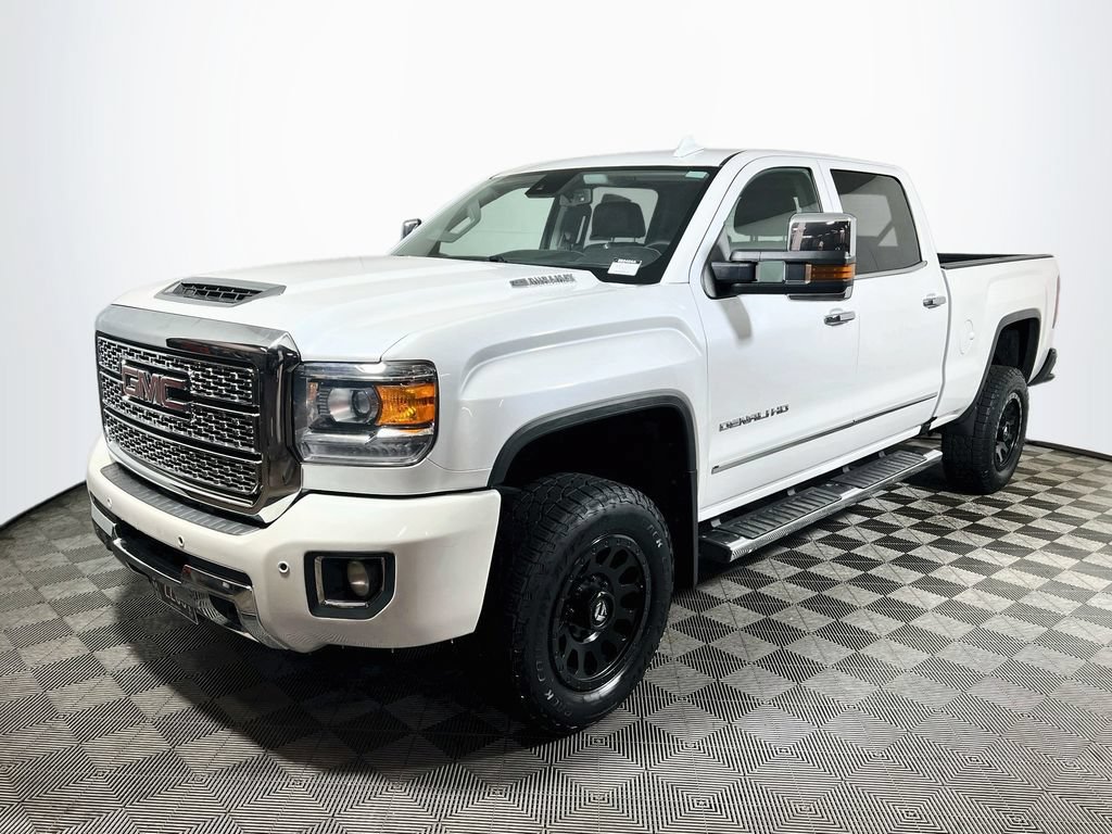 Used 2018 GMC Sierra 2500 Denali AWD/4WD image 3