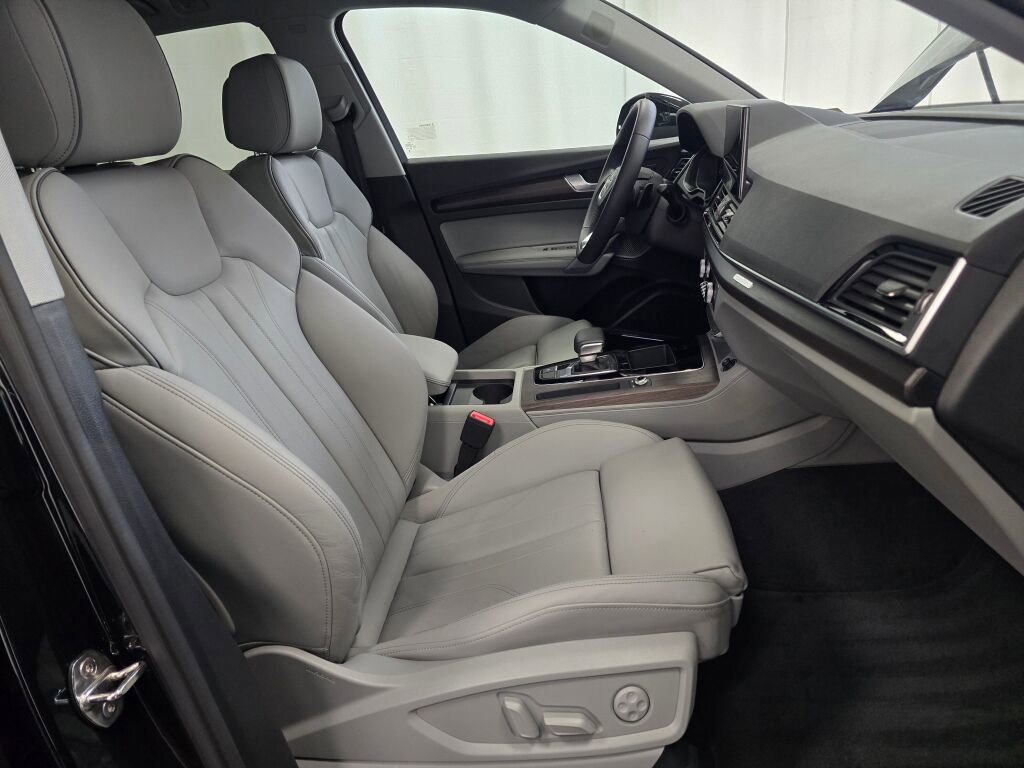 Certified 2025 Audi Q5 2.0T Premium Plus w/ Premium Plus Package image 28
