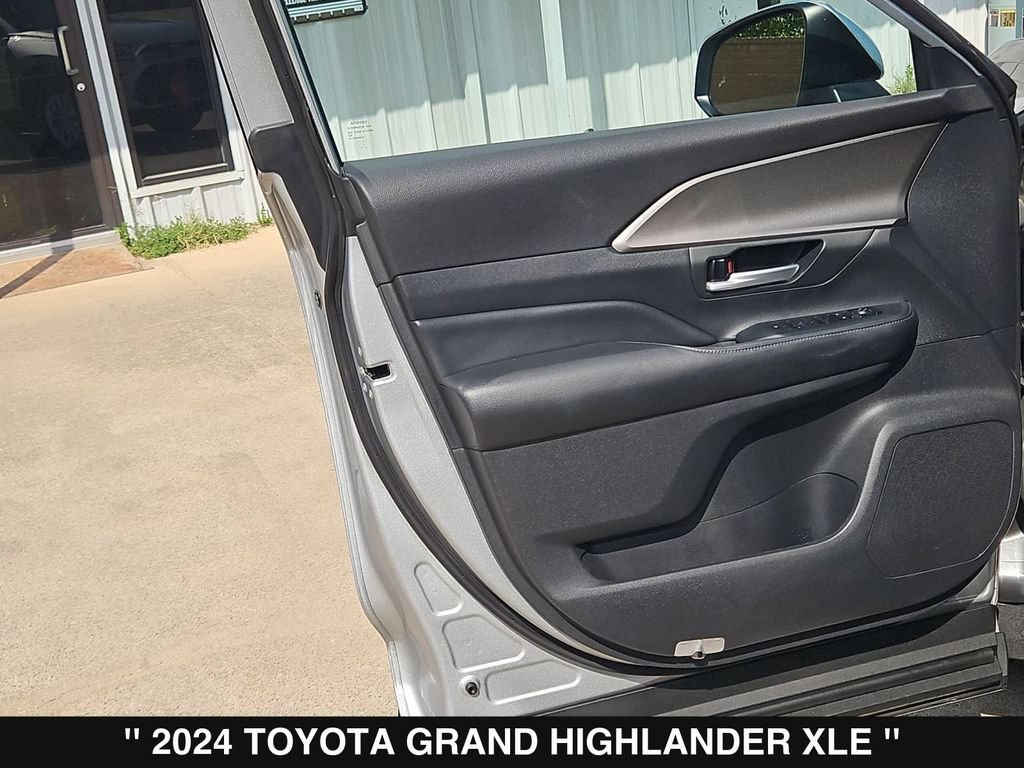 Used 2024 Toyota Grand Highlander AWD image 14