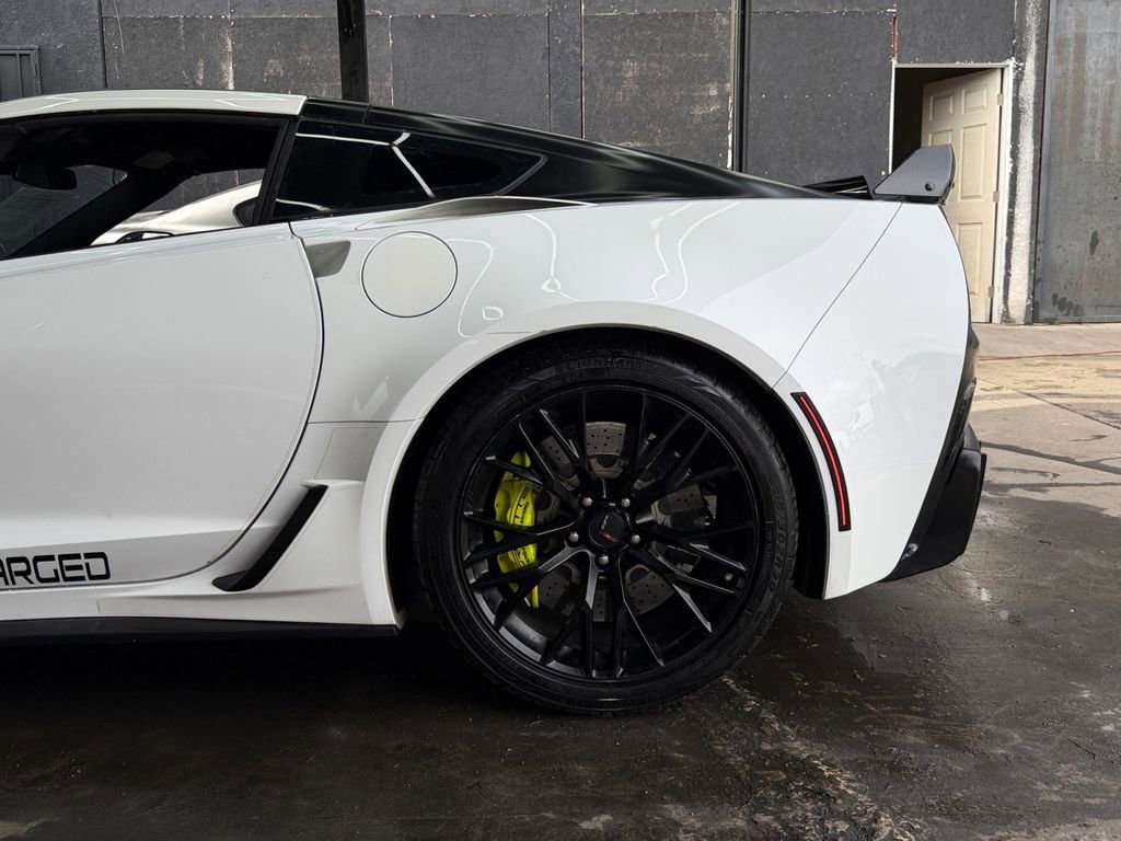 Used 2016 Chevrolet Corvette Z06 w/ 3LZ Preferred Equipment Group image 26