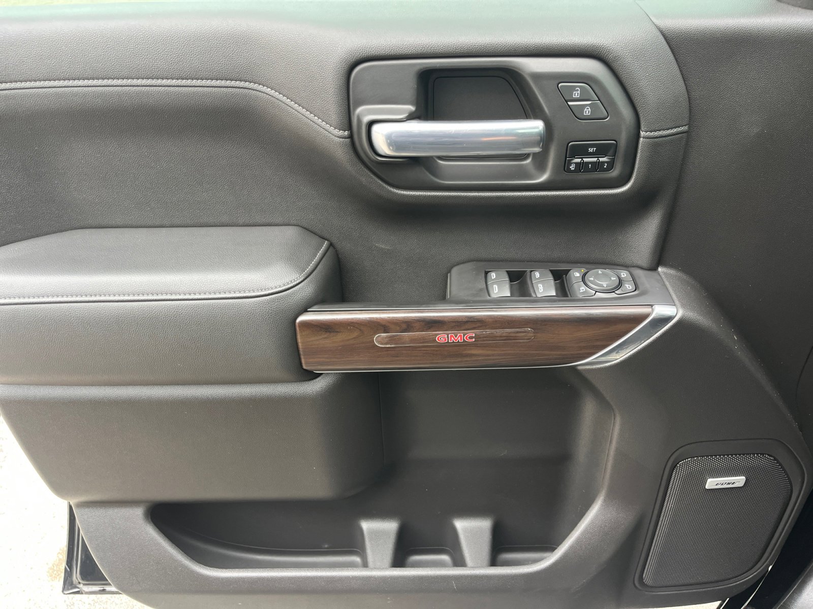 Used 2020 GMC Sierra 1500 SLT image 25