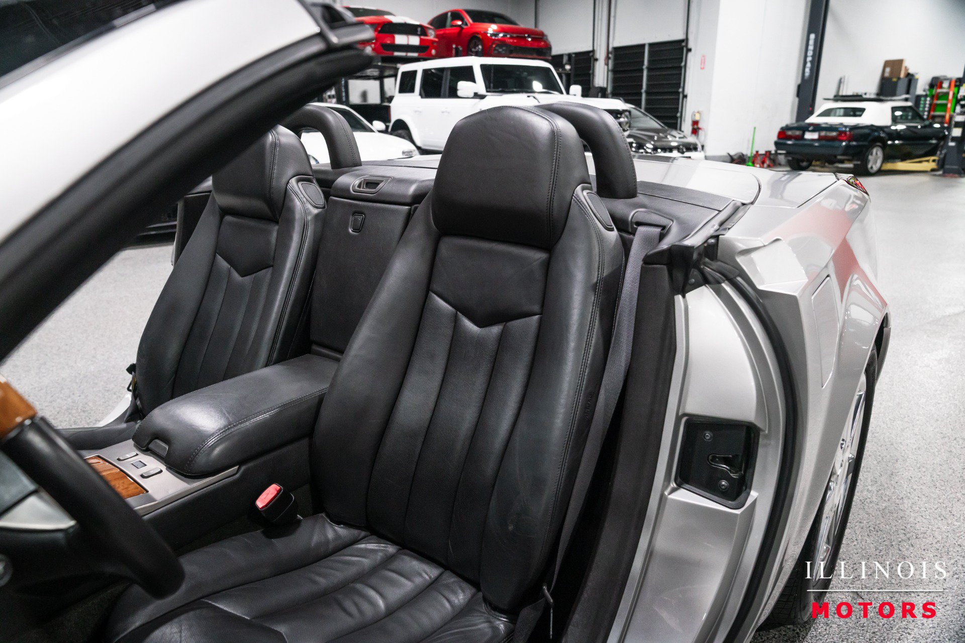 Used 2004 Cadillac XLR RWD image 18