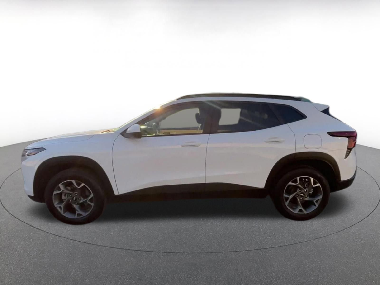 Used 2025 Chevrolet Trax LT image 9