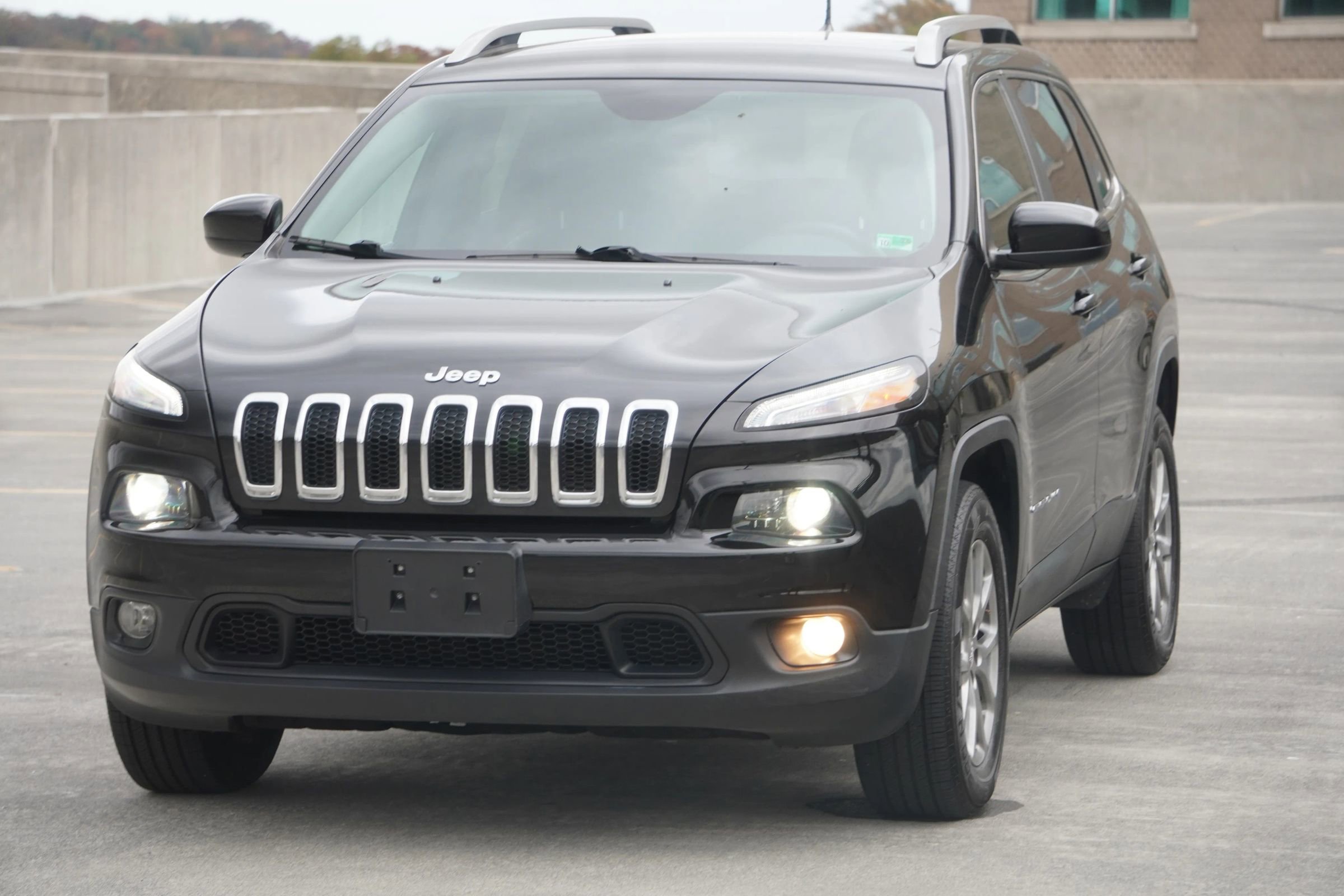 Used 2018 Jeep Cherokee Latitude Plus w/ Cold Weather Group image 3