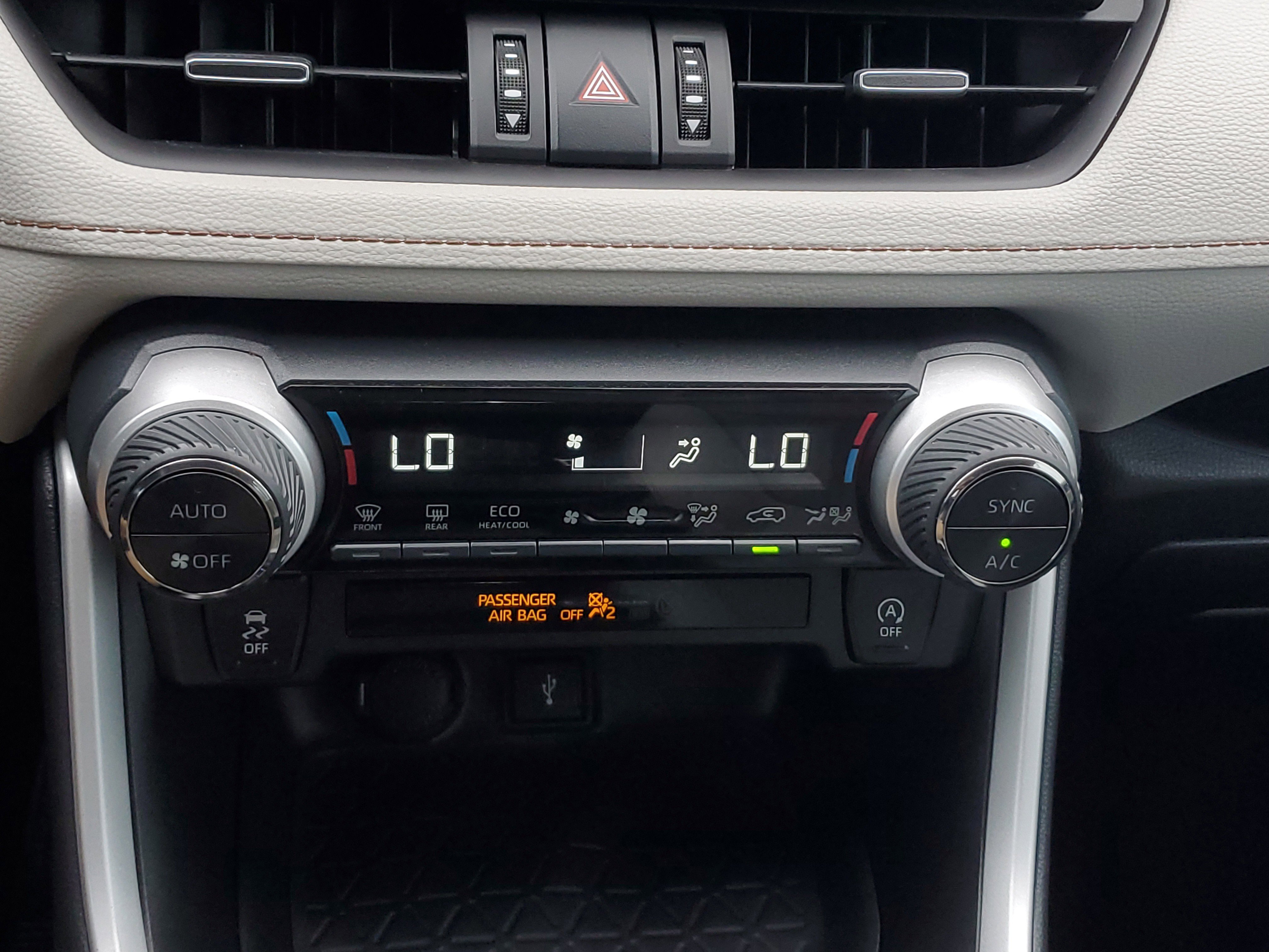 Used 2022 Toyota RAV4 XLE Premium image 27